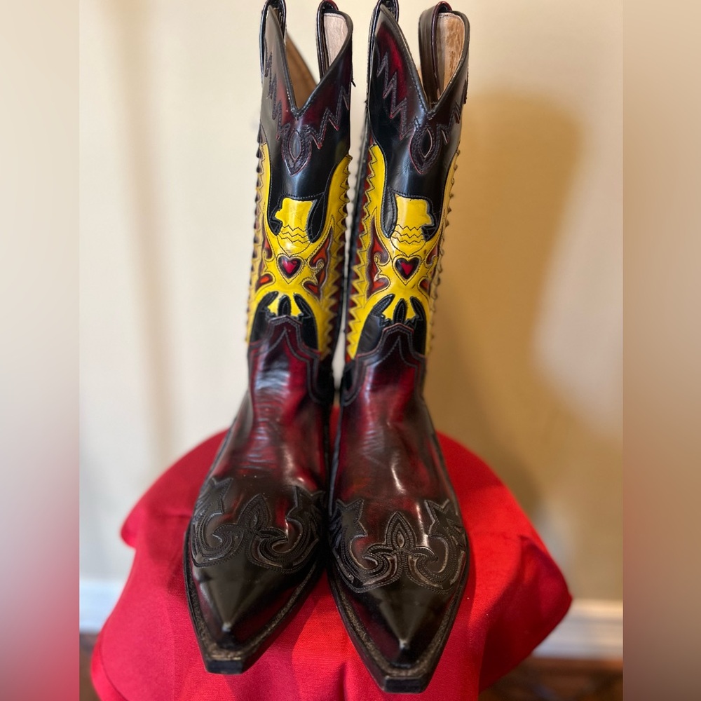Men’s size 10 New Sendra Boots